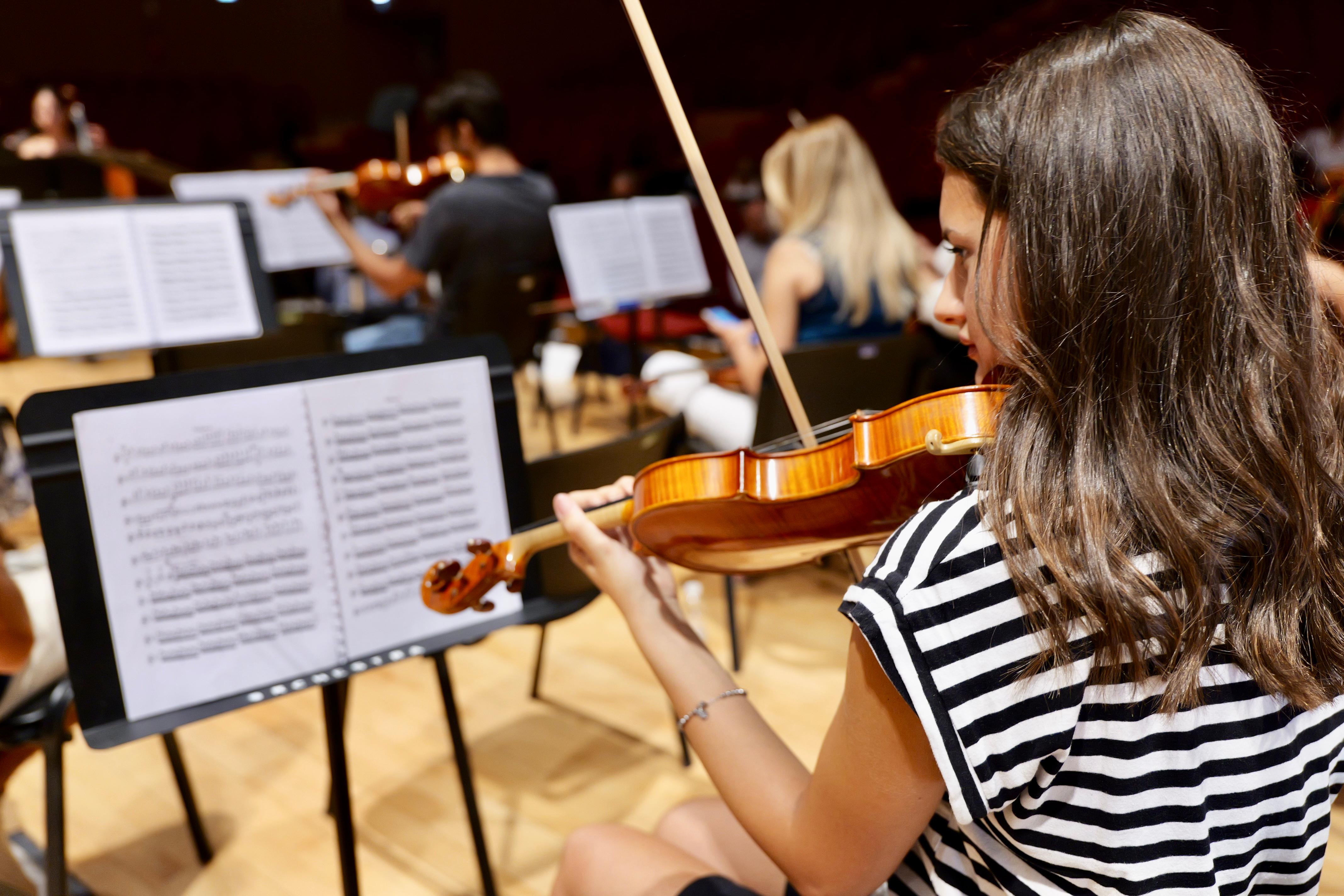 Galleria Leo: al via la terza stagione musicale dell’Orchestra Regionale dei Conservatori di Puglia, cinque concerti per il grande pubblico pugliese con le “Operette” di Johann Strauss e Franz Lehar - Diapositiva 1 di 14