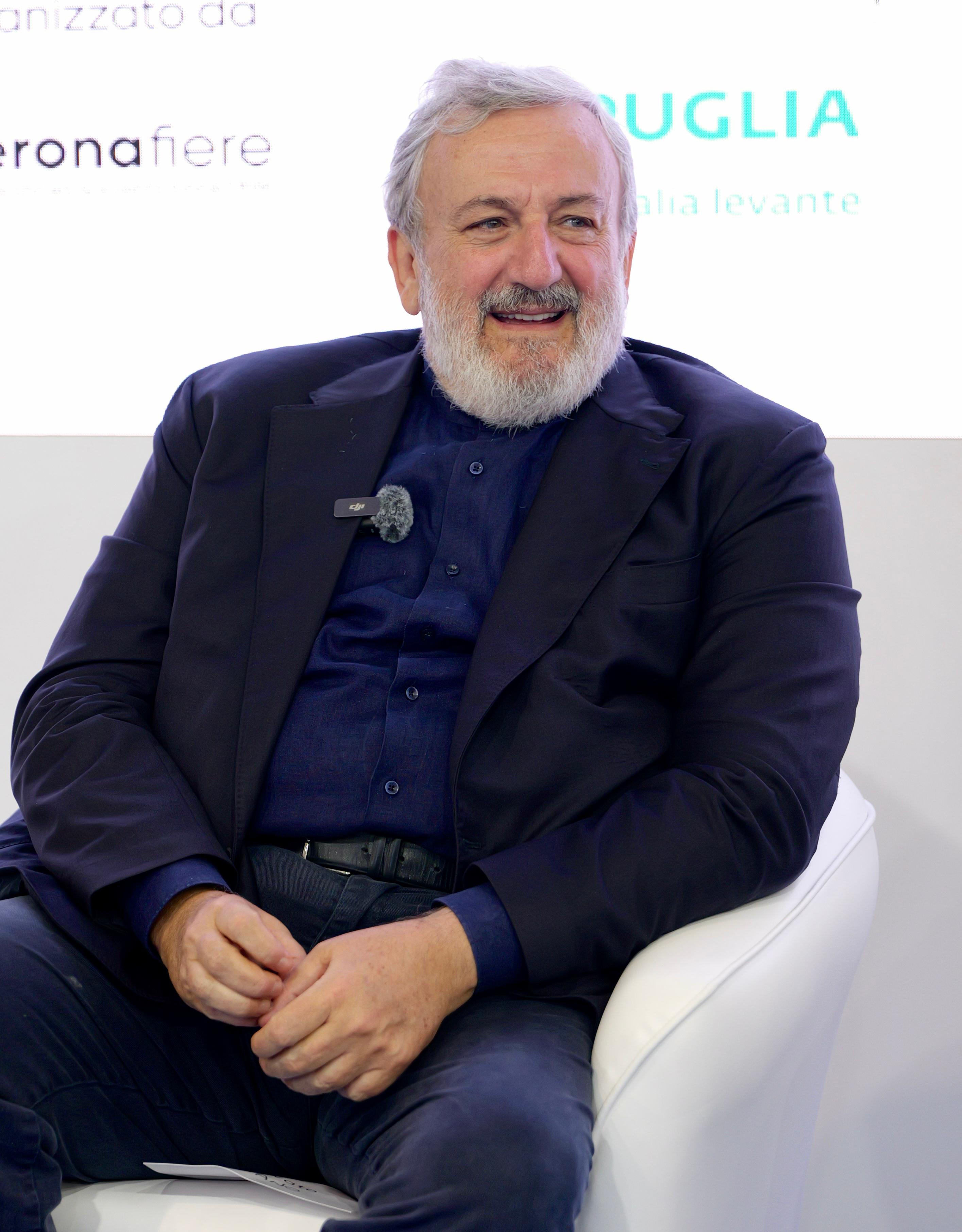 Galleria AL VIA OGGI LA PRIMA EDIZIONE JOB&ORIENTA BARI - Diapositiva 11 di 11