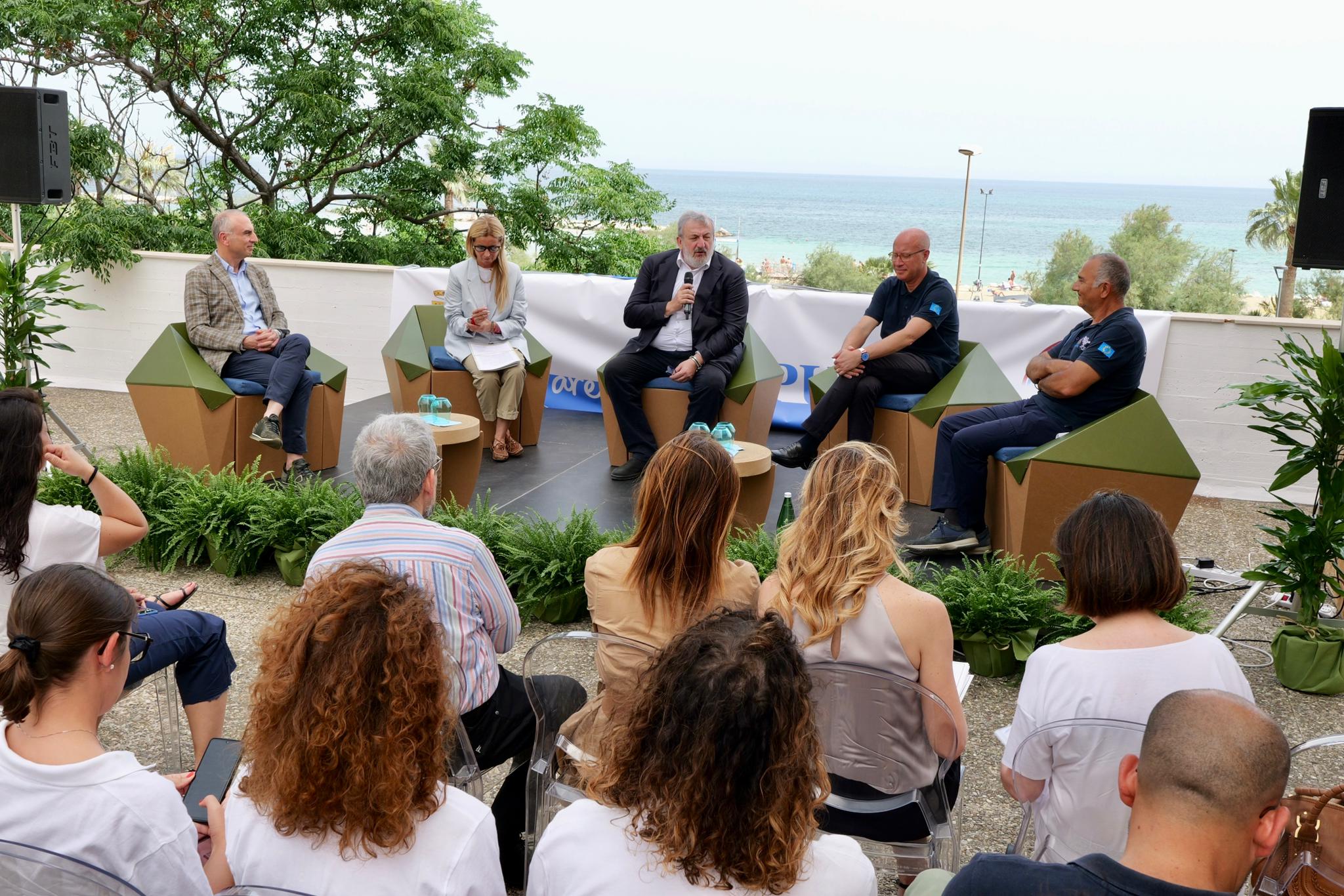 Galleria Puglia prima in Italia per la qualità delle acque di balneazione per il quarto anno consecutivo secondo i dati del Sistema nazionale per la protezione dell’ambiente - Diapositiva 1 di 9