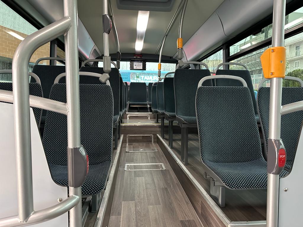 Galleria L’assessore Maurodinoia ha inaugurato ad Altamura tre nuovi autobus sostenibili acquistati tramite il bando regionale Smart go city - Diapositiva 1 di 11