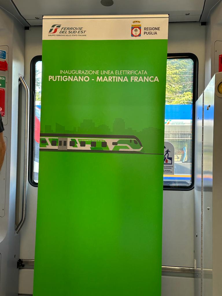 Galleria Maurodinoia: “Oggi FSE fa partire un treno elettrico verde, anche nella livrea, a conferma del nostro impegno verso la sostenibilità dei trasporti” - Diapositiva 4 di 7