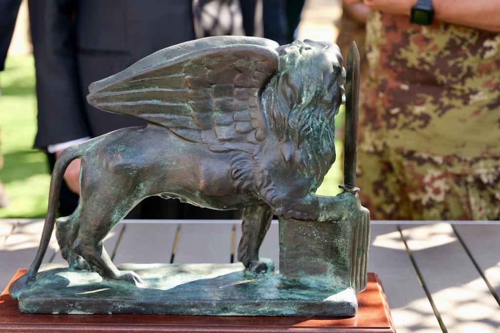 Galleria Michele Emiliano all’esercitazione militare “Leone Alato 23” a Cagnano Varano alla presenza del Presidente della Repubblica Mattarella e del ministro Crosetto - Diapositiva 16 di 22