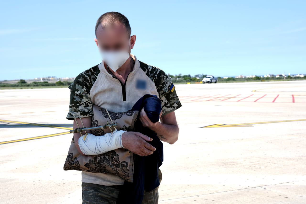 Galleria Accolti all’aeroporto di Bari e presi in cura dal servizio sanitario pugliese donna ucraina accompagnata e due militari feriti - Diapositiva 5 di 13