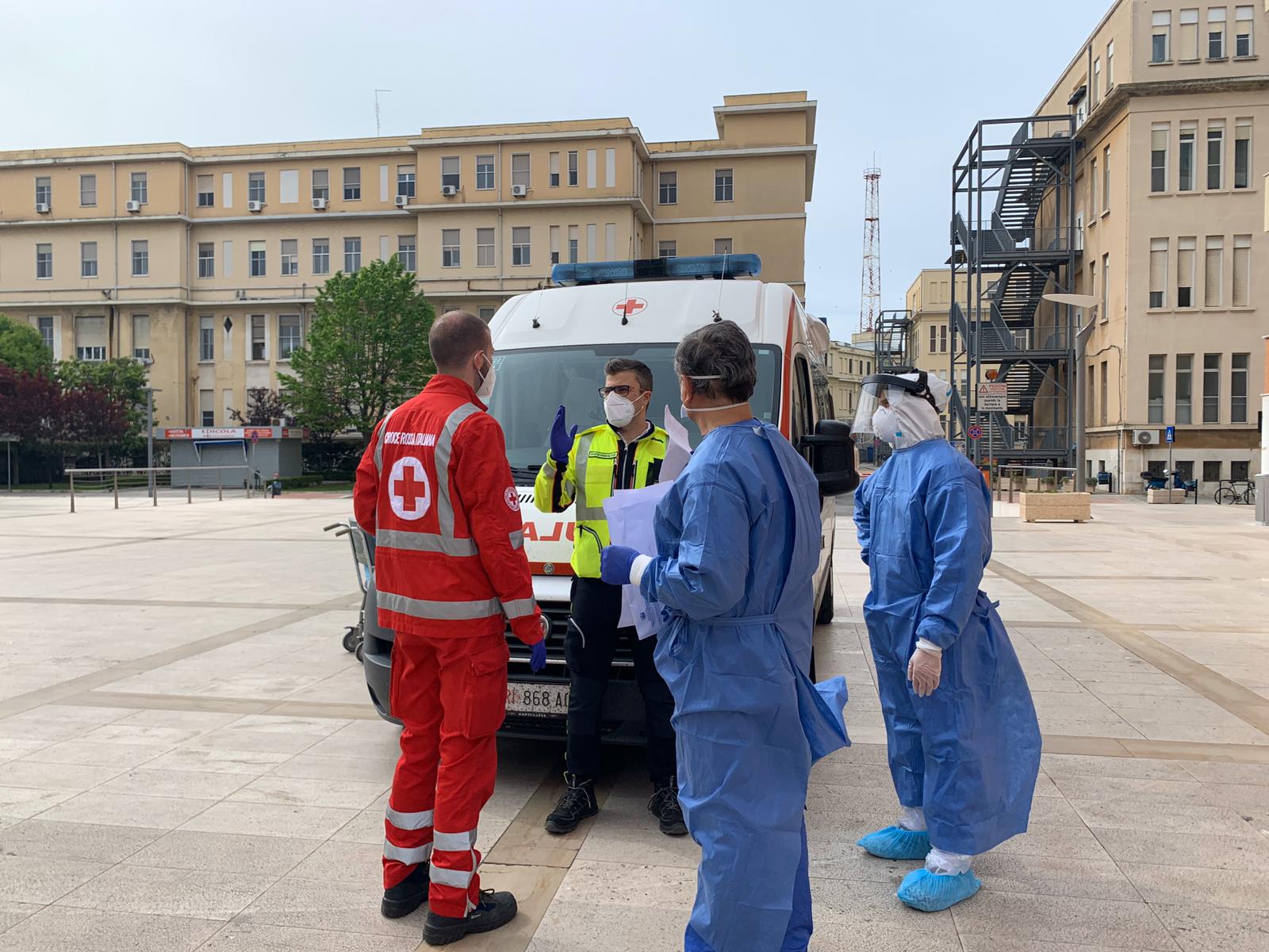 Galleria Guarisce dal Covid e viene dimesso: torna a casa il paziente lombardo curato al Policlinico di Bari - Diapositiva 2 di 5