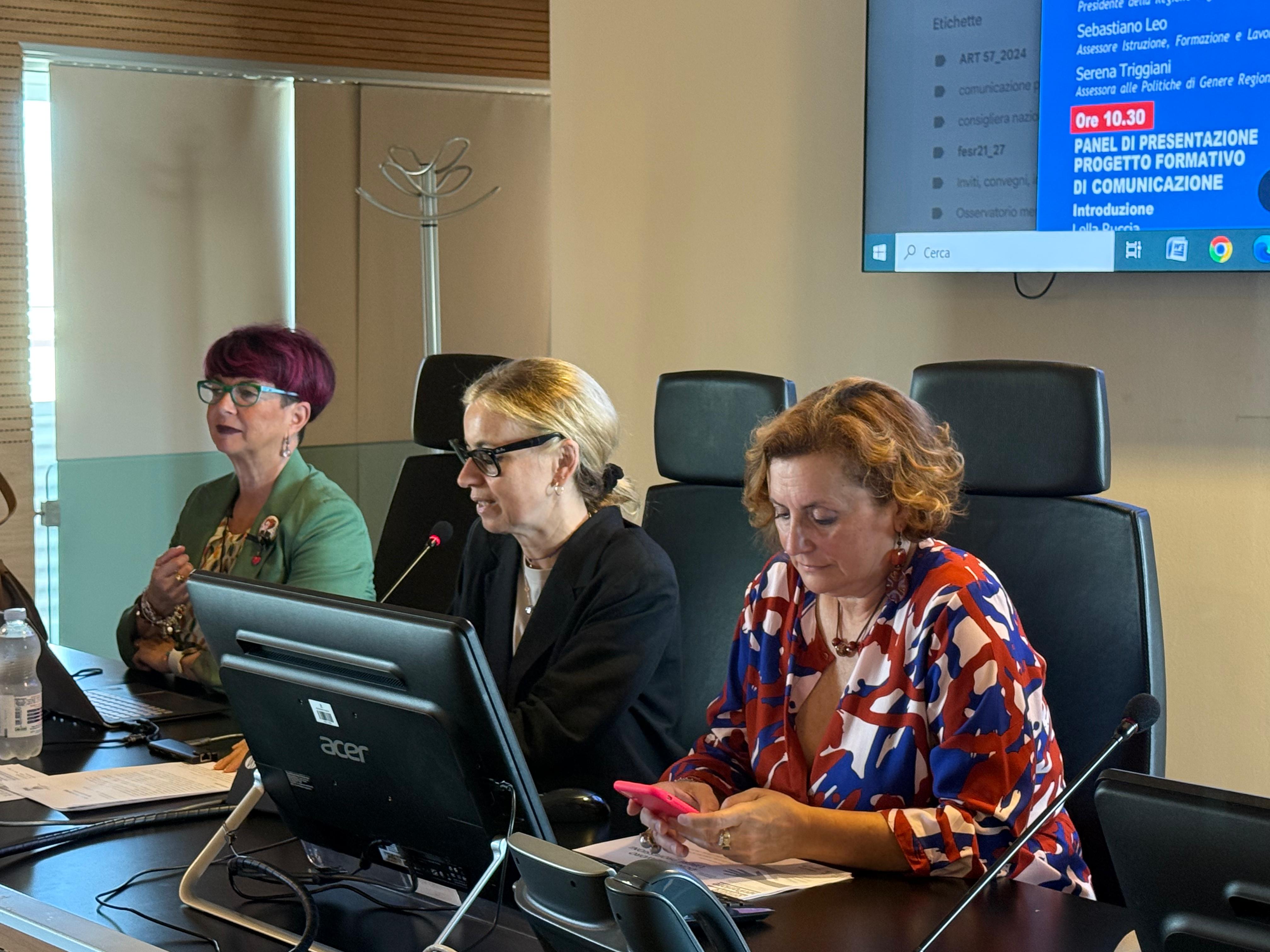 Galleria Comunicazione inclusiva, Triggiani, De Simone e Ruccia: “Pilastro della strategia regionale. E' strumento di promozione e valorizzazione della parità e delle donne nel mondo professionale