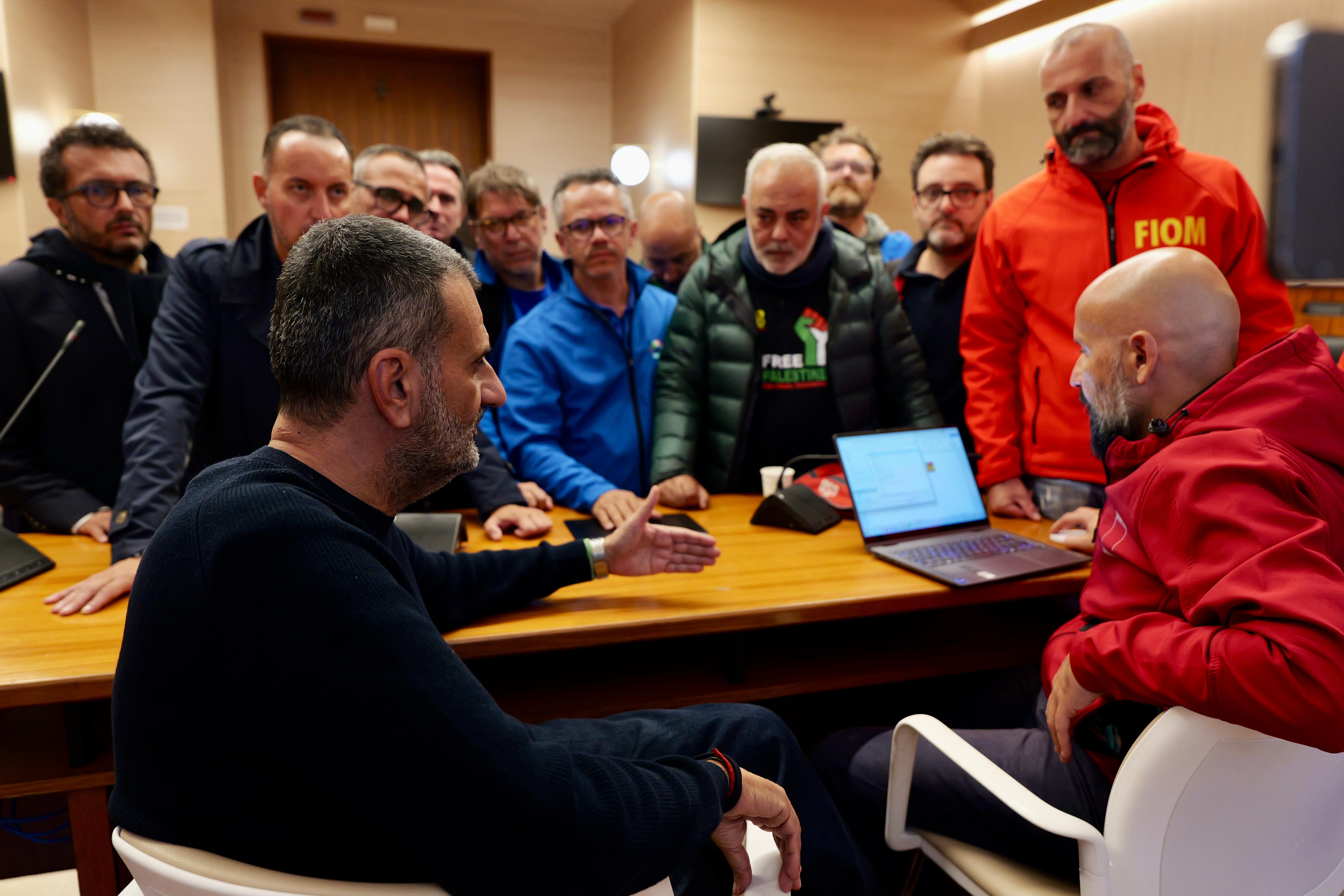 Galleria Ex Ilva, sottoscritta l’intesa tra istituzioni e sindacati a margine dell’incontro in Regione Puglia - Diapositiva 1 di 11