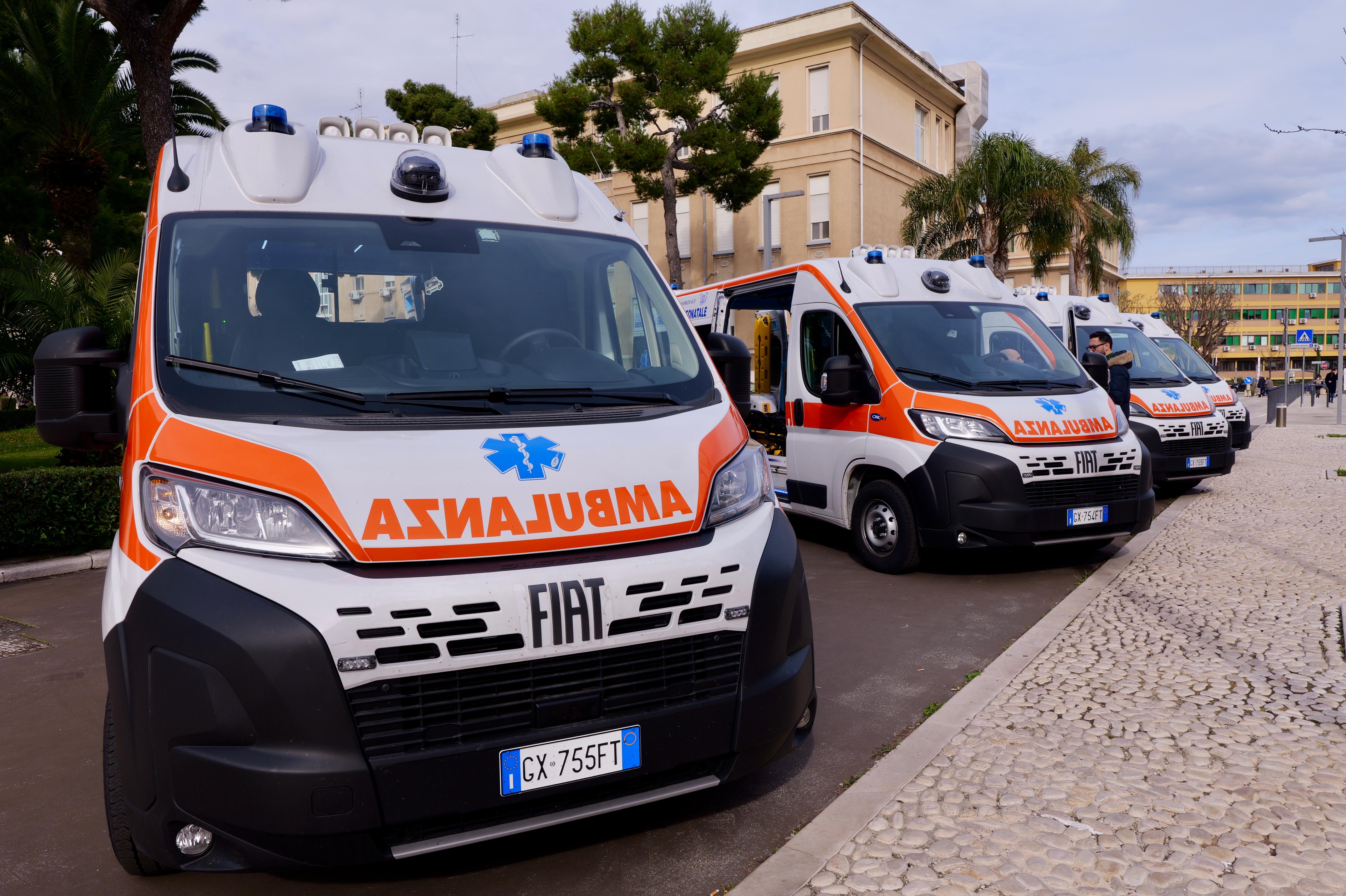 Galleria IL POLICLINICO DI BARI RINNOVA IL PARCO AMBULANZE CON MEZZI DOTATI DI RIANIMAZIONE E PER LE EMERGENZE BARIATRICHE E NEONATALI - Diapositiva 9 di 13