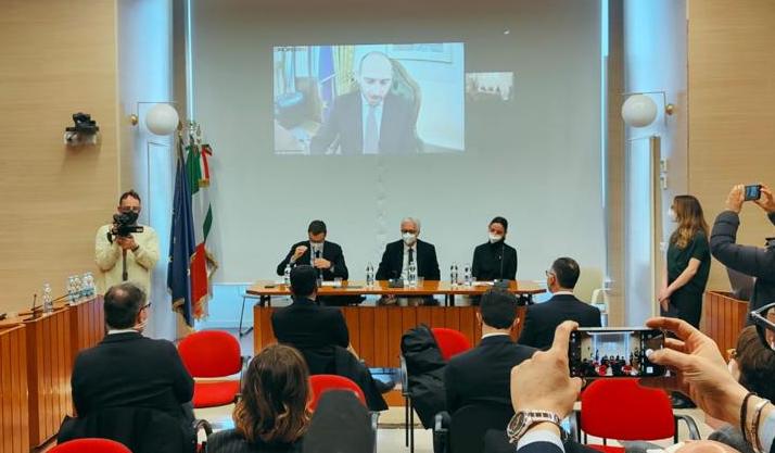 Galleria Dibattito pubblico sulla SS 16 ADRIATICA BARI-MOLA, Emiliano: 