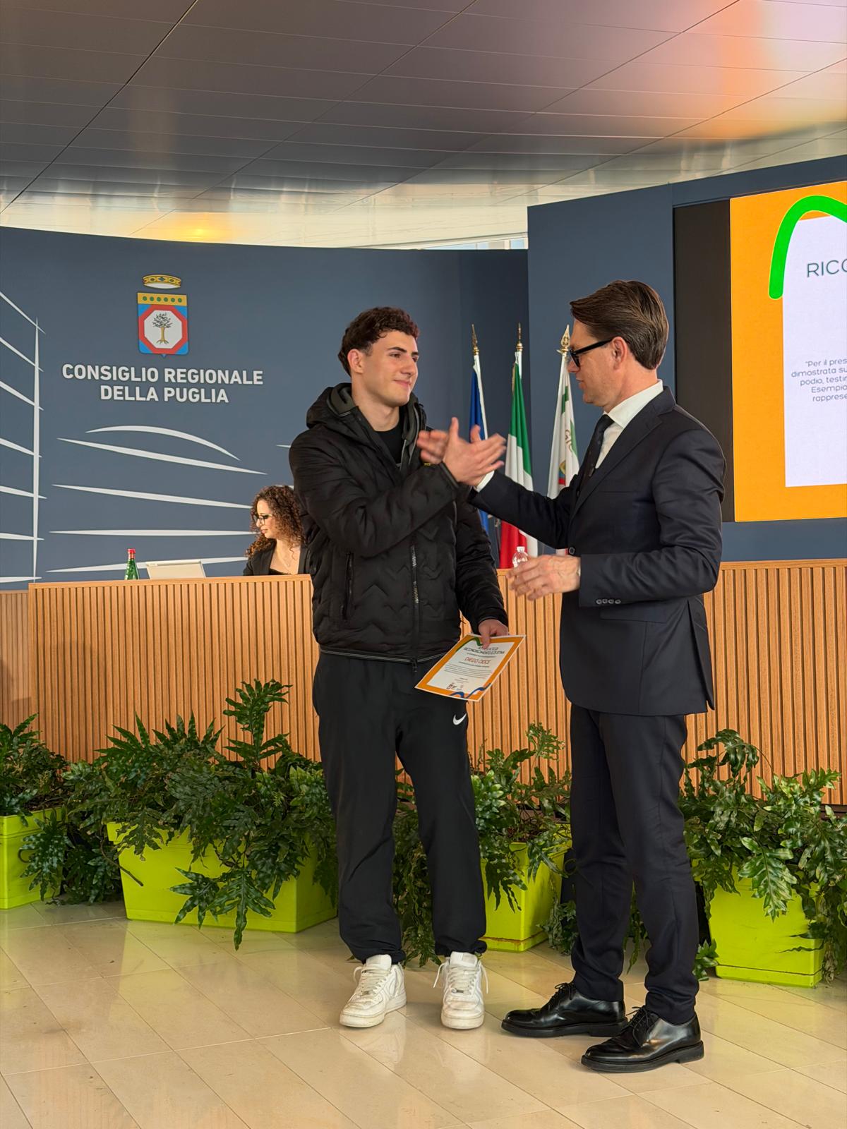 Galleria Ieri l’assessore allo Sport Casili alla prima giornata del tour di premiazione delle “Eccellenze sportive pugliesi” del 2025 - Diapositiva 6 di 6