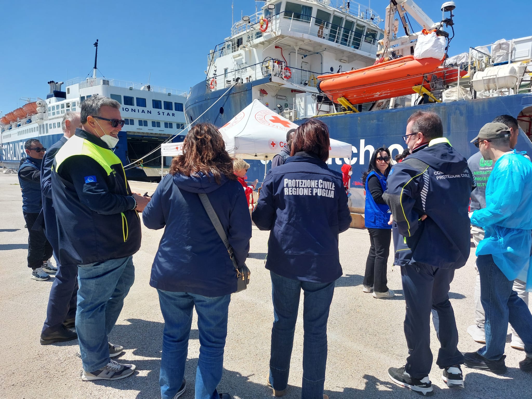 Galleria Protezione civile, l’assessore regionale a Brindisi per lo sbarco di 166 migranti - Diapositiva 5 di 5