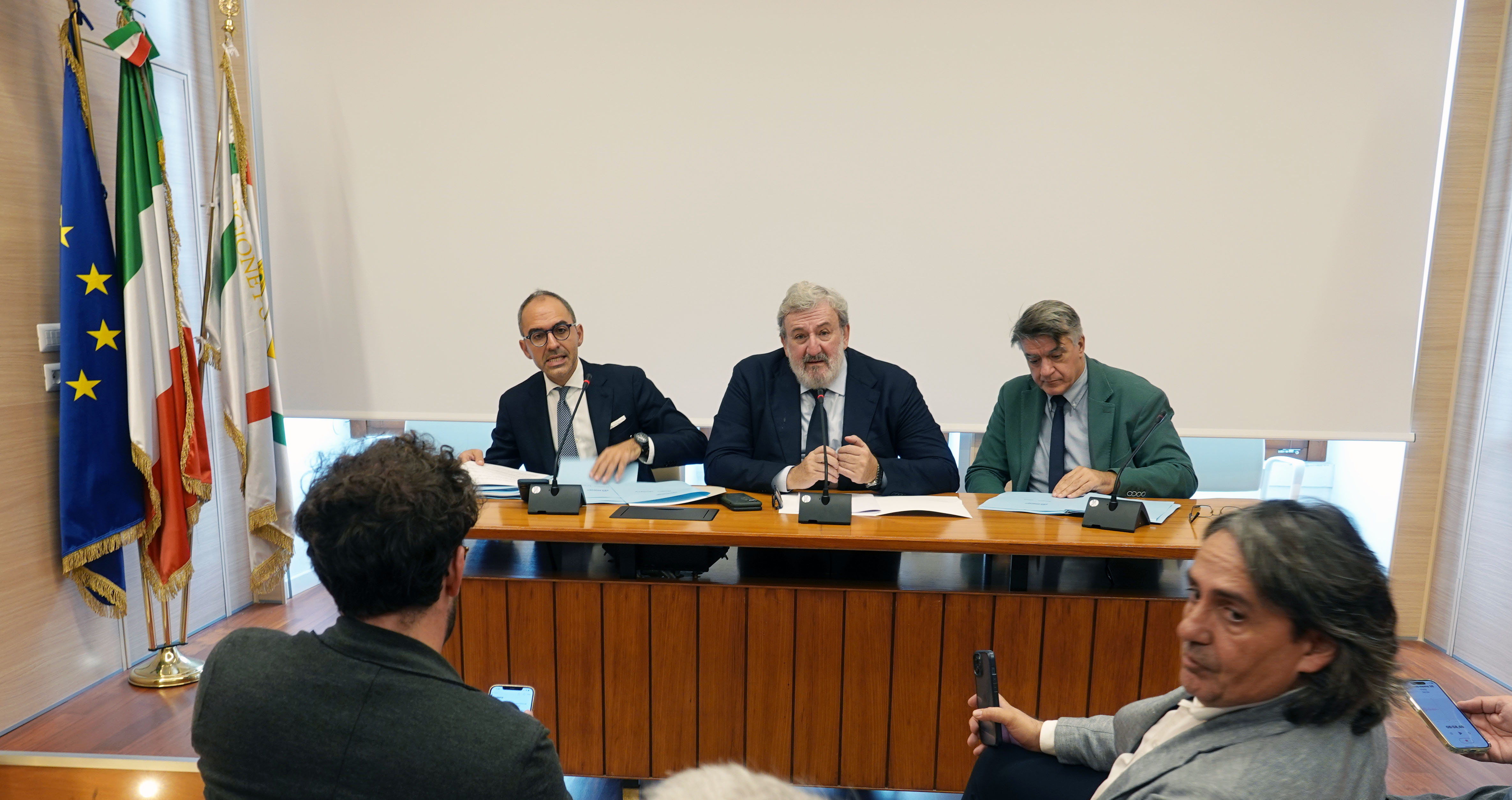 Galleria EMILIANO, PIEMONTESE E LEO: ARRIVANO FINANZIAMENTI PER OPERE PUBBLICHE E ACQUISTO SCUOLABUS ELETTRICI - Diapositiva 3 di 8