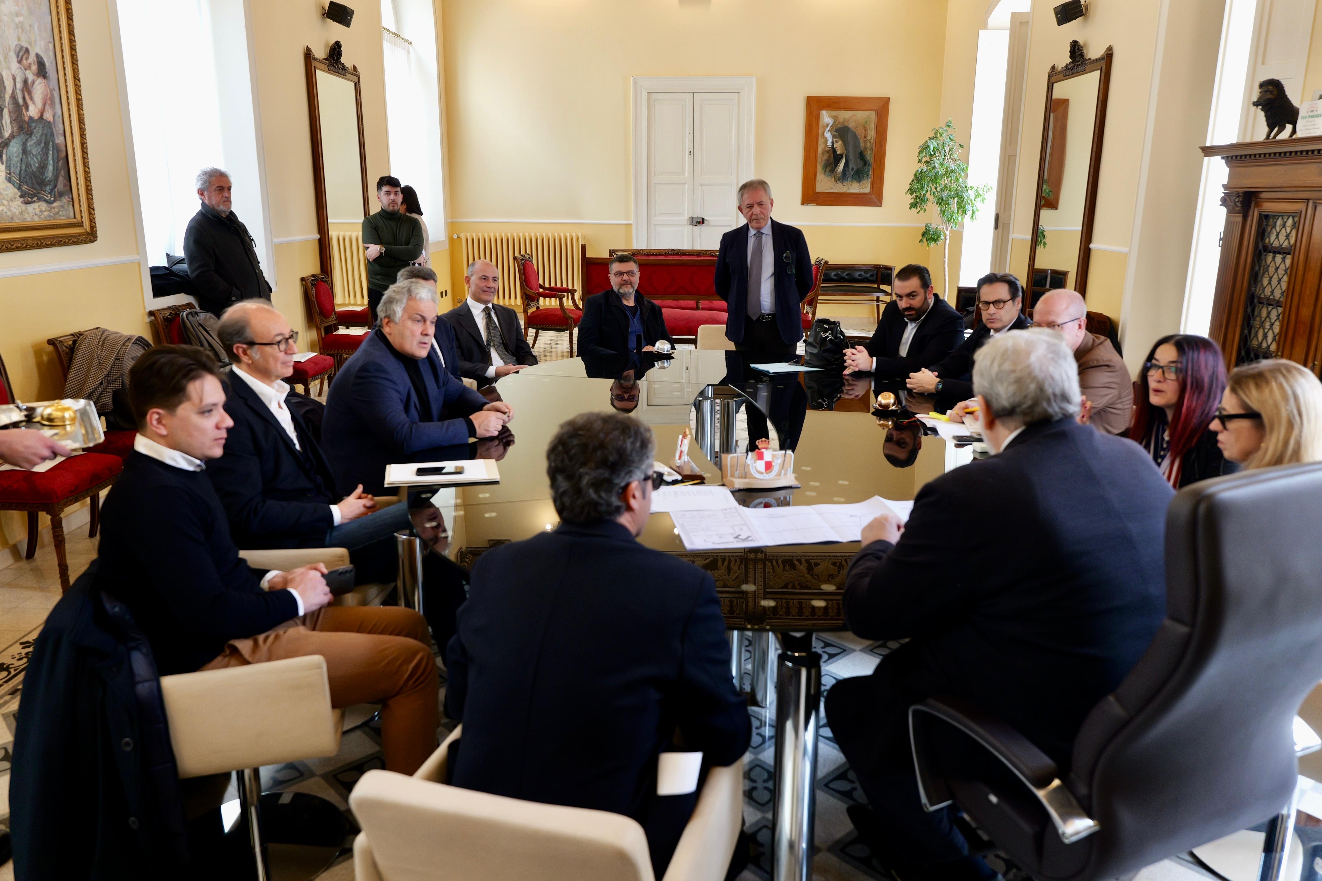 Galleria Dismissione e riqualificazione discarica ex Tradeco di Altamura (Ba), Emiliano e Triggiani: “Il Comune protagonista del cambiamento con il supporto di Regione Puglia” - Diapositiva 3 di 8