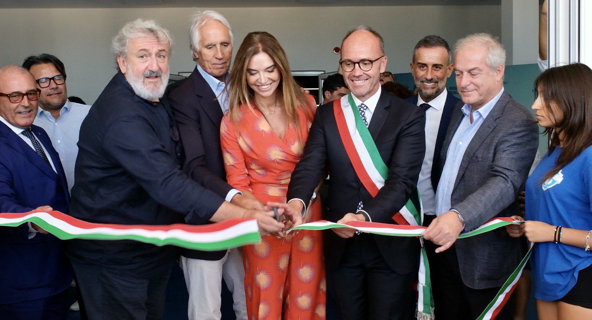 Galleria Emiliano alla inaugurazione del nuovo Palasport di Fasano: “Impegno importante della Regione, insieme a CONI e Comune” - Diapositiva 2 di 7