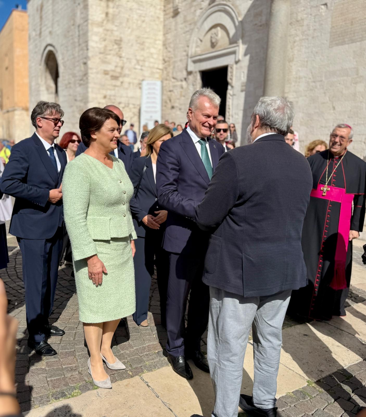 Galleria EMILIANO ACCOGLIE IL PRESIDENTE DELLA REPUBBLICA DI LITUANIA NAUSĖDA - Diapositiva 13 di 14