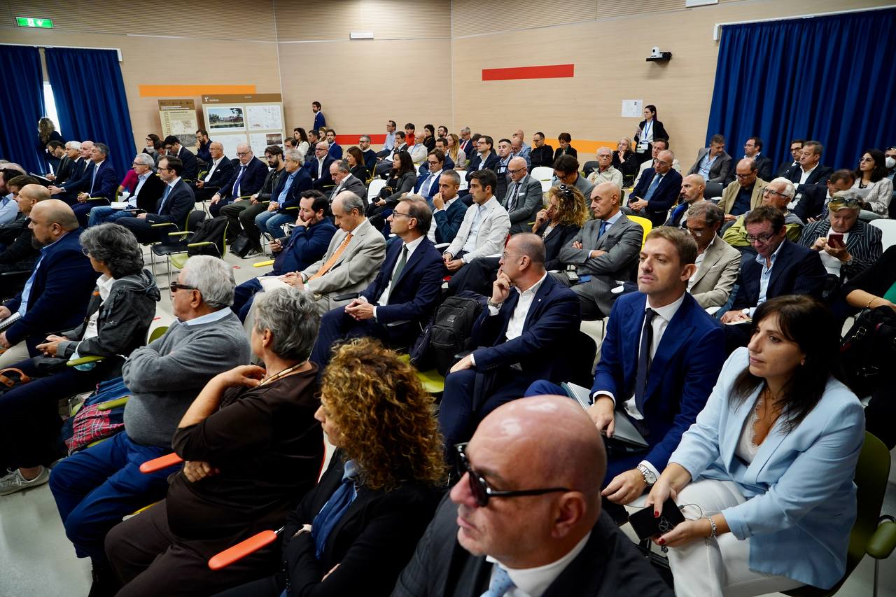 Galleria FDL 2022, grande partecipazione al Convegno sulla Transizione Energetica del Padiglione della Regione Puglia. - Diapositiva 10 di 15