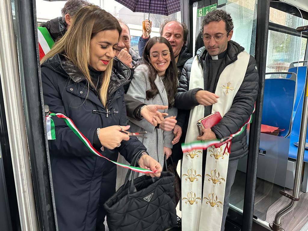Galleria L’assessore Maurodinoia ha inaugurato ad Altamura tre nuovi autobus sostenibili acquistati tramite il bando regionale Smart go city - Diapositiva 11 di 11