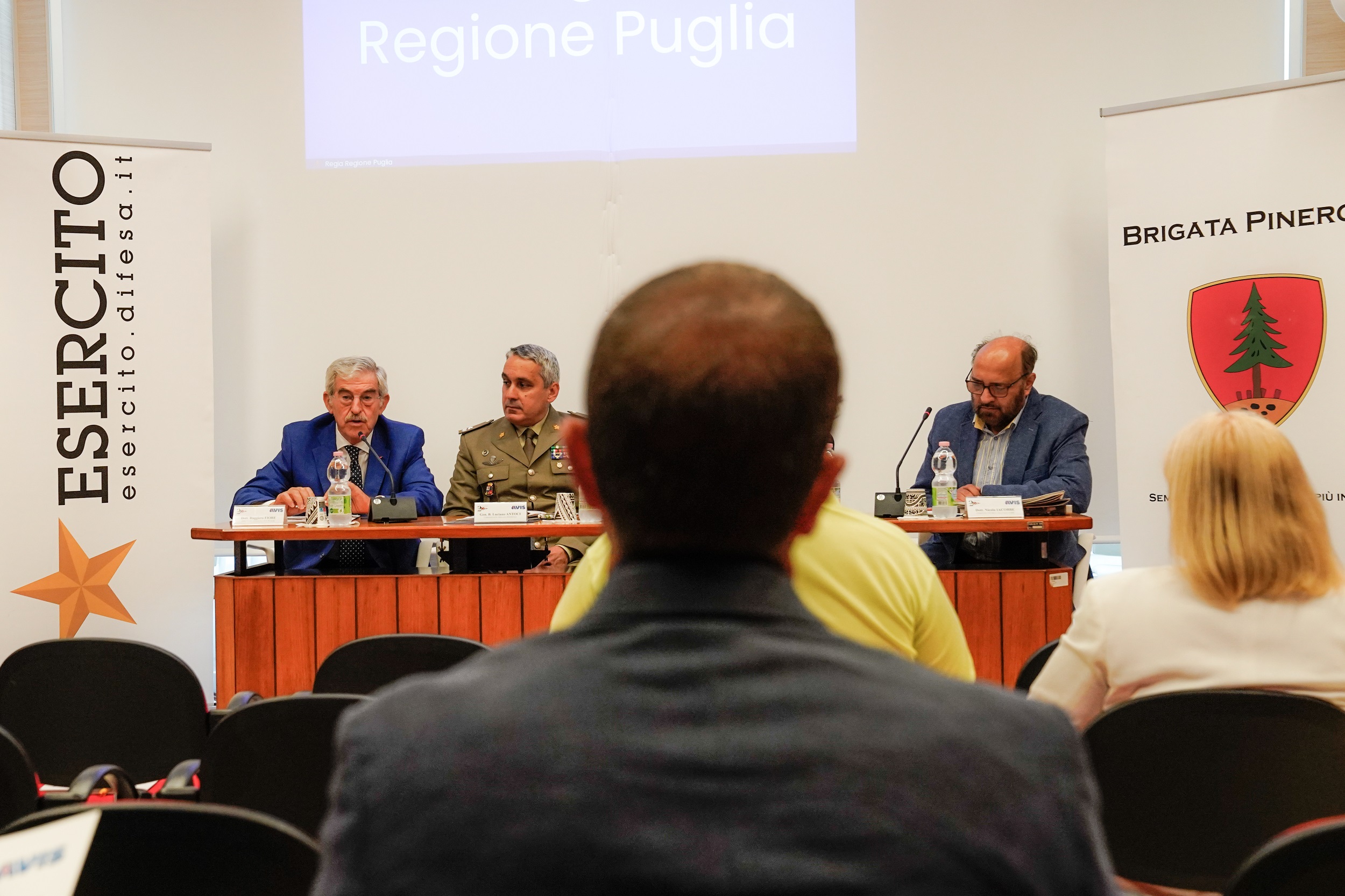 Galleria Il 30 giugno Brigata Pinerolo e Avis in sei piazze pugliesi per promuovere l’emodonazione - Diapositiva 1 di 2