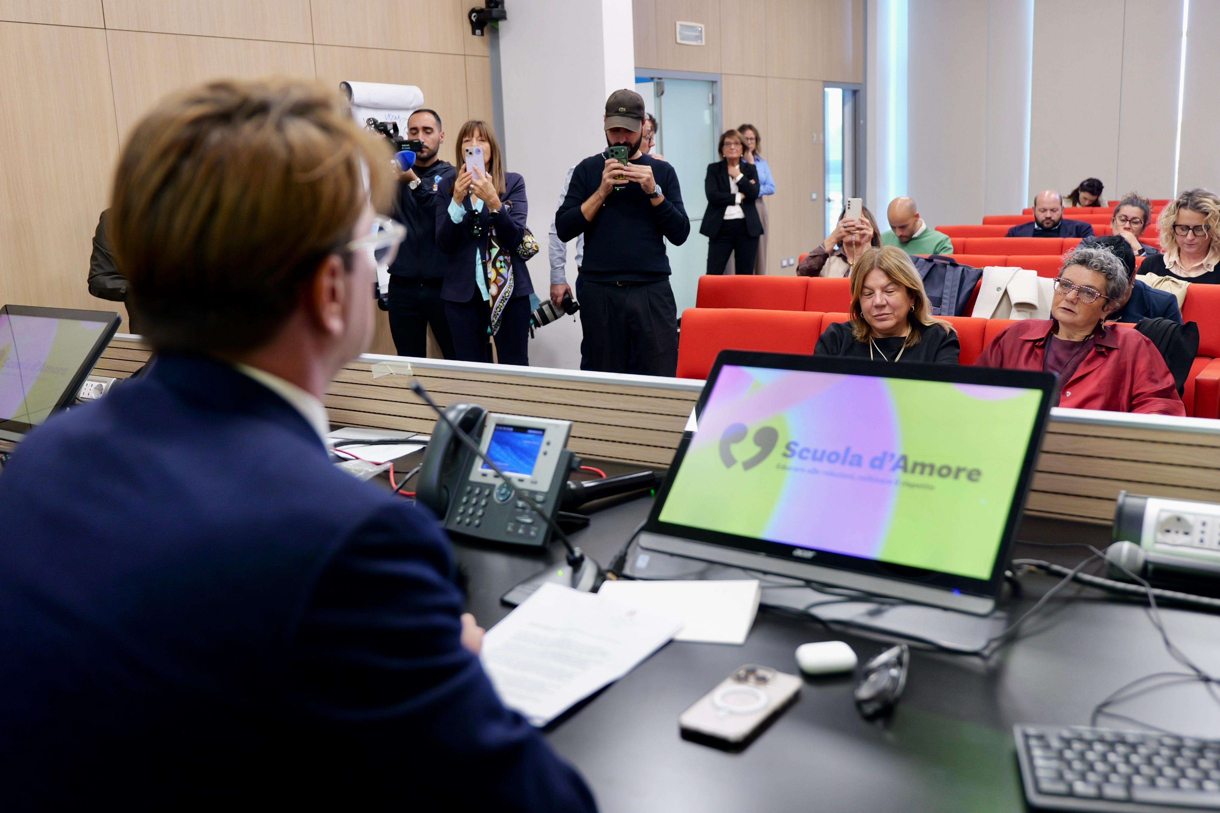Galleria Scuola d’Amore, dalla Regione sostegno a progetti universitari di educazione all’affettività - Diapositiva 7 di 9