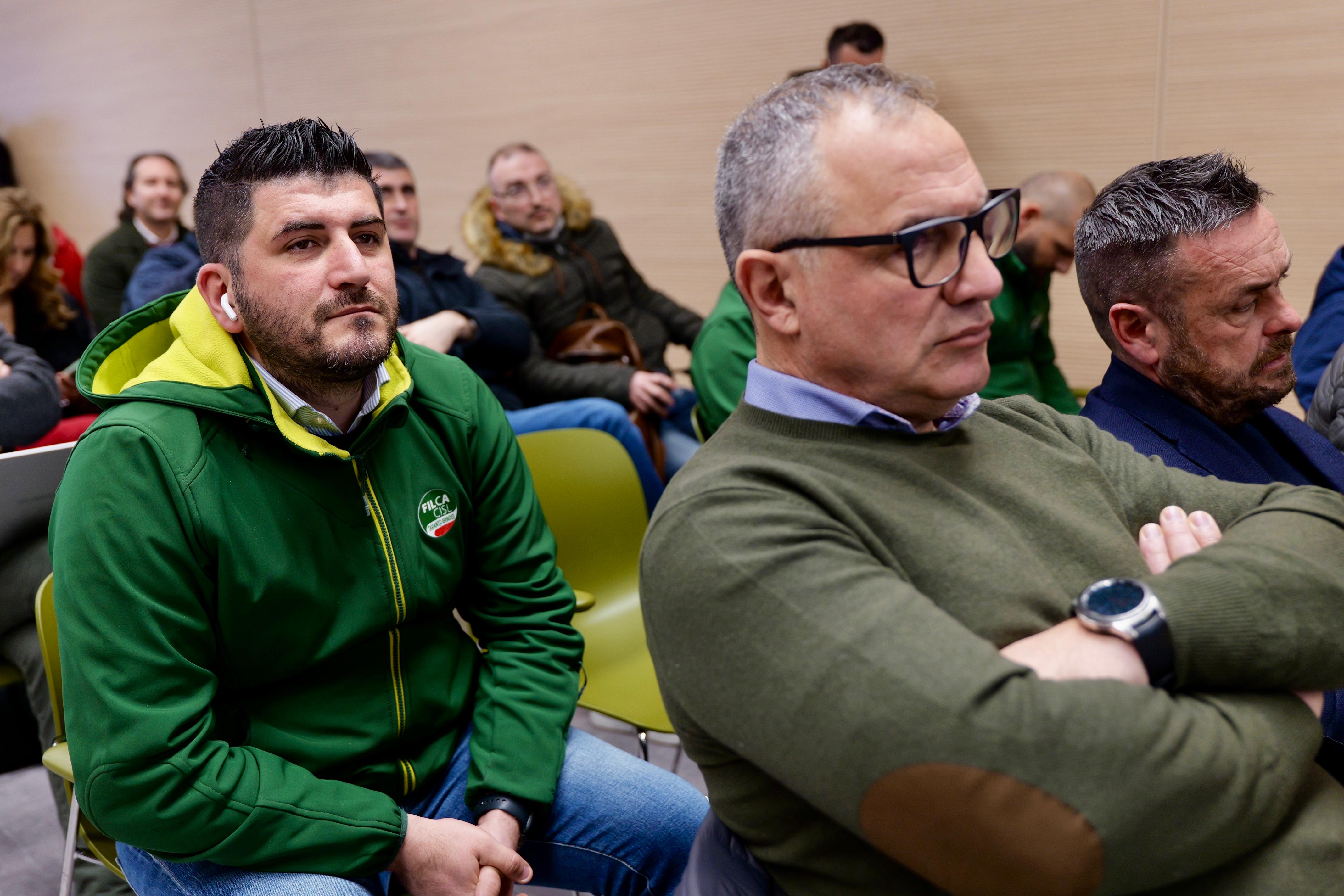 Galleria Vertenze Ilva, Leonardo, Versalis e automotive: Emiliano incontra sindacati e lavoratori - Diapositiva 16 di 18