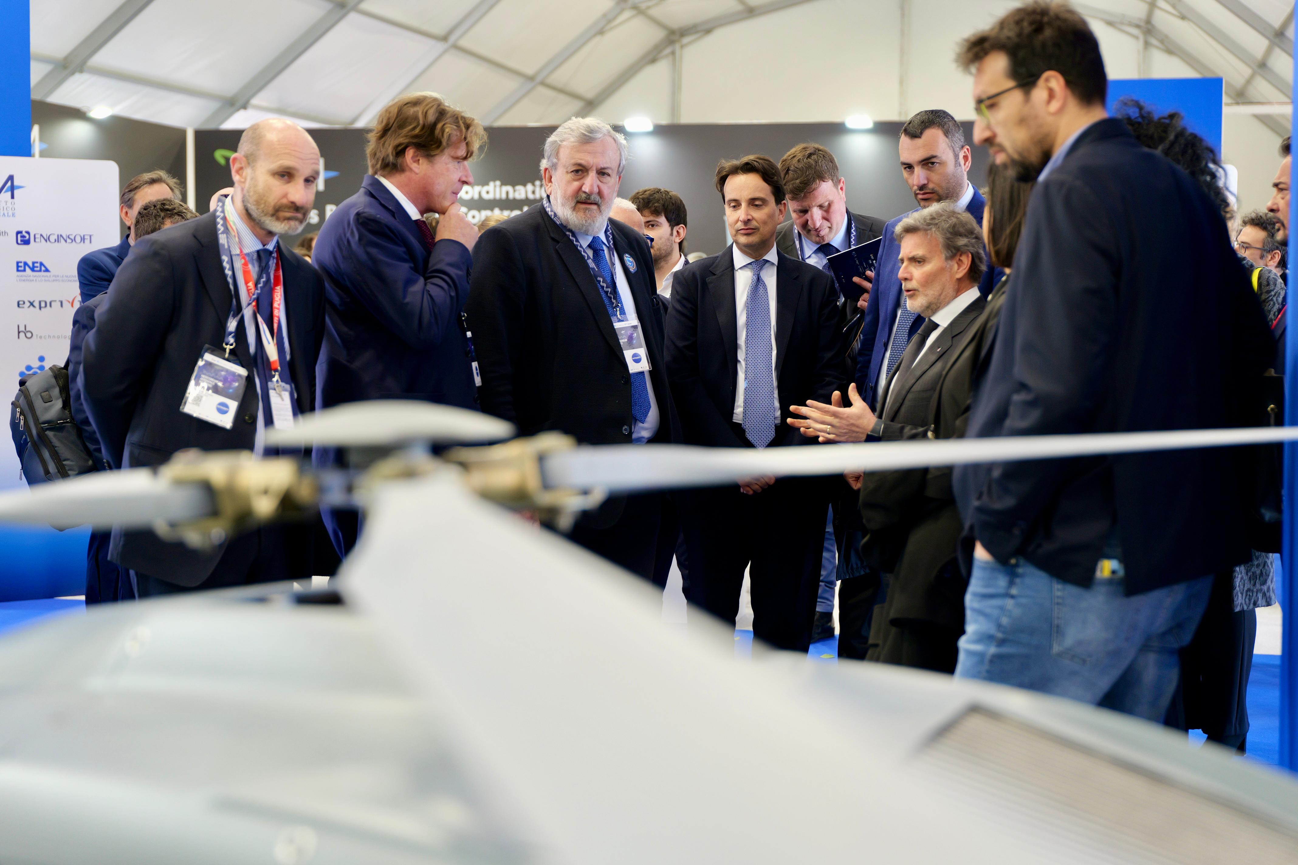 Galleria Inaugurata la seconda edizione del Mediterranean Aerospace Matching (MAM). A Grottaglie il cuore dell’Europa aerospaziale. Presentata la strategia europea sui droni - Diapositiva 10 di 13