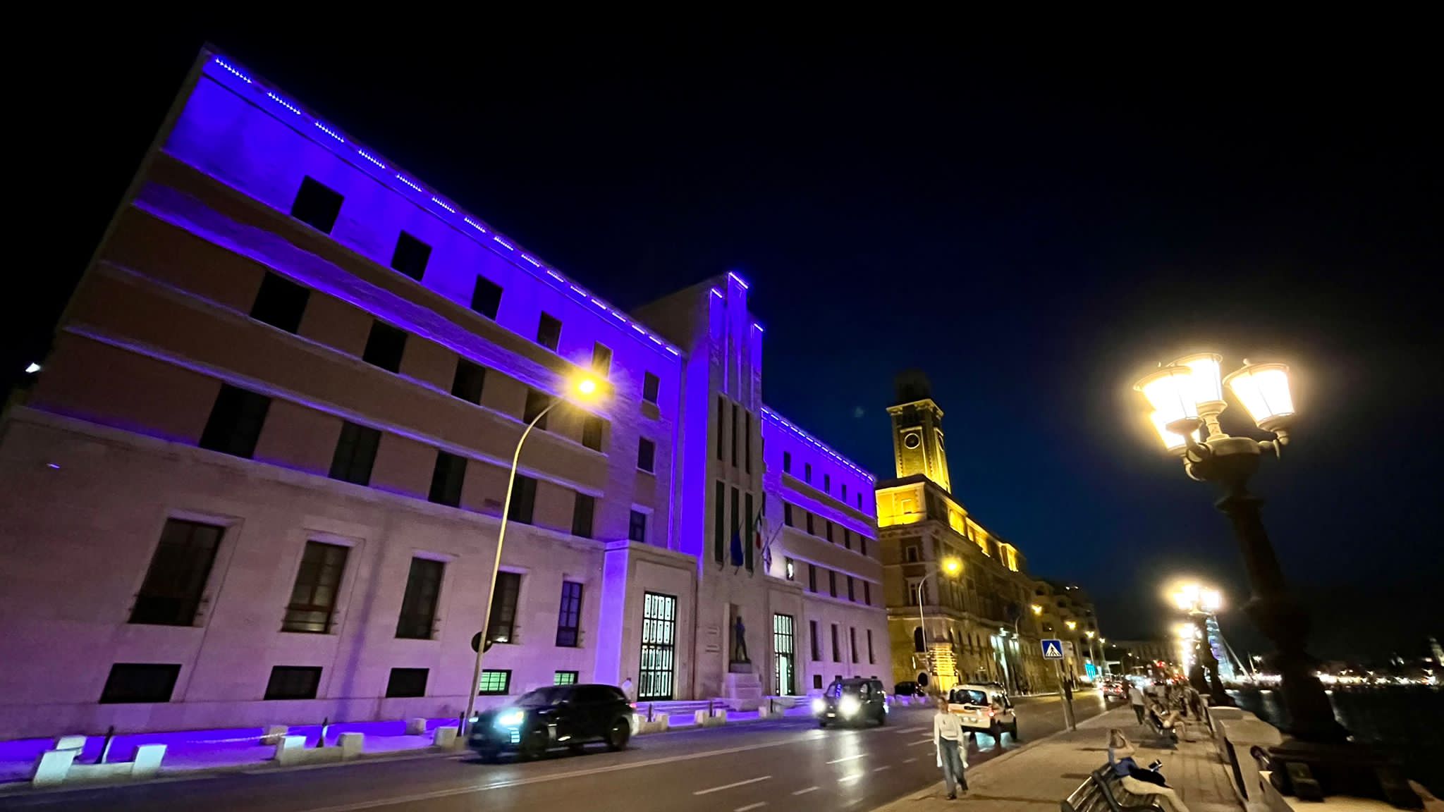 Galleria Giornata mondiale dell’Alzheimer: il Palazzo della Regione si colora di viola - Diapositiva 6 di 7