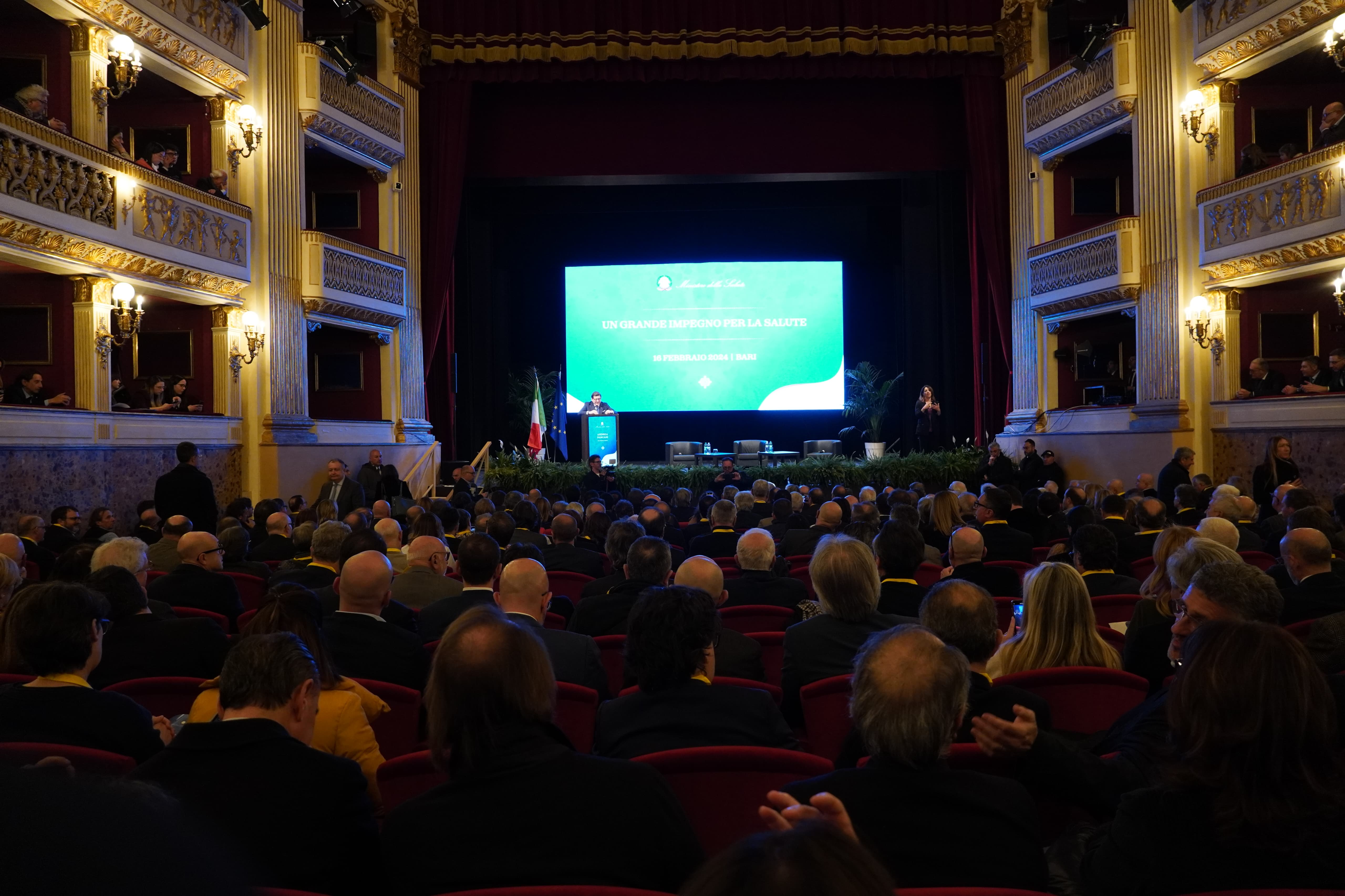 Galleria Il presidente Emiliano al convegno del Piccinni “Un grande impegno per la salute” alla presenza del ministro Schillaci - Diapositiva 3 di 4
