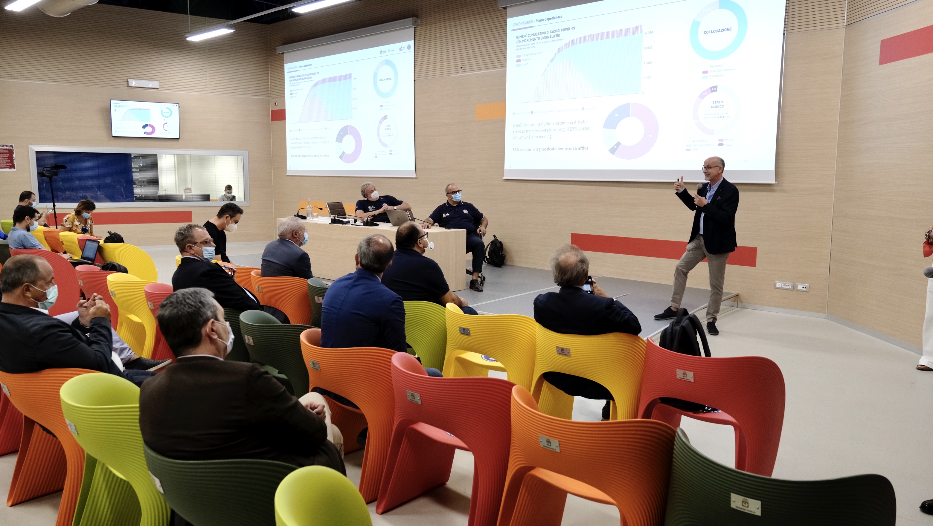 Galleria Presidente Regione e Montanaro presentano il nuovo Piano Ospedaliero della Regione Puglia - Diapositiva 7 di 11