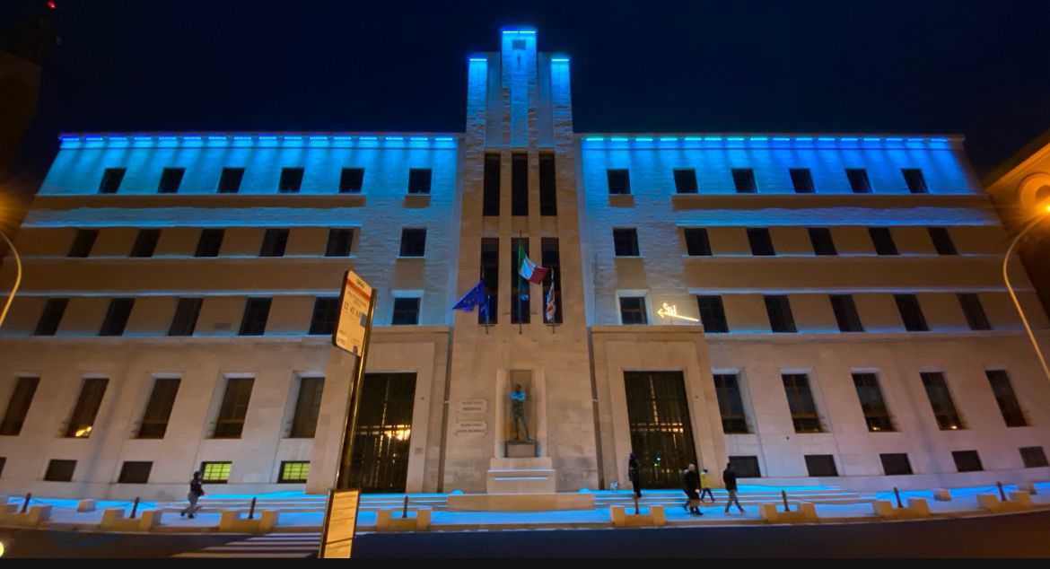 Galleria 2 aprile, Giornata della consapevolezza sull'autismo: il Palazzo della Presidenza si illumina di blu - Diapositiva 4 di 5