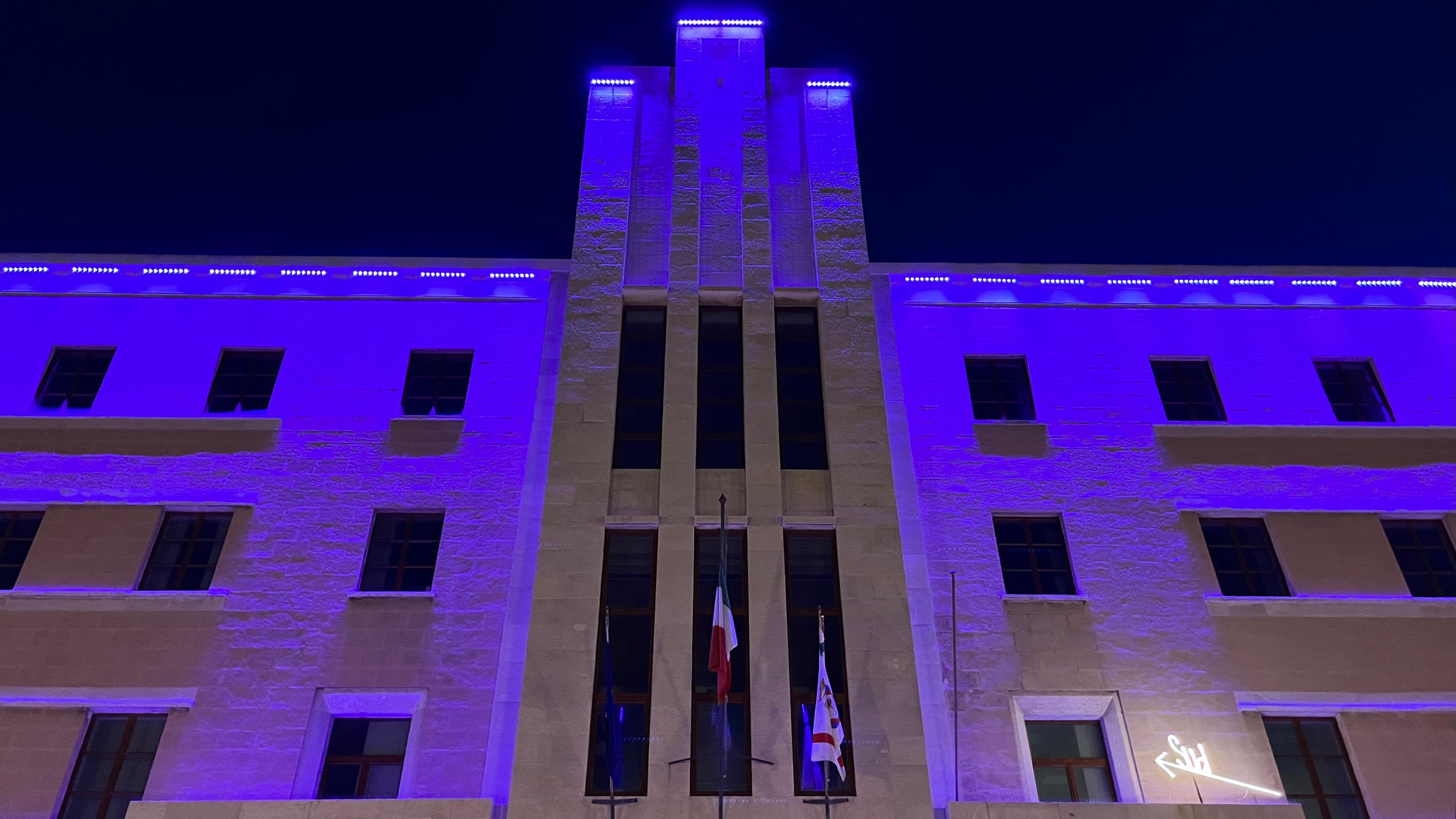 Galleria Giornata mondiale dell’Alzheimer: il Palazzo della Regione si colora di viola - Diapositiva 3 di 7