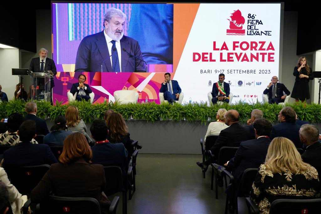 Galleria FdL 2023. 86^ edizione della Fiera del Levante. Discorso del presidente della Regione Puglia Michele Emiliano - Diapositiva 2 di 8