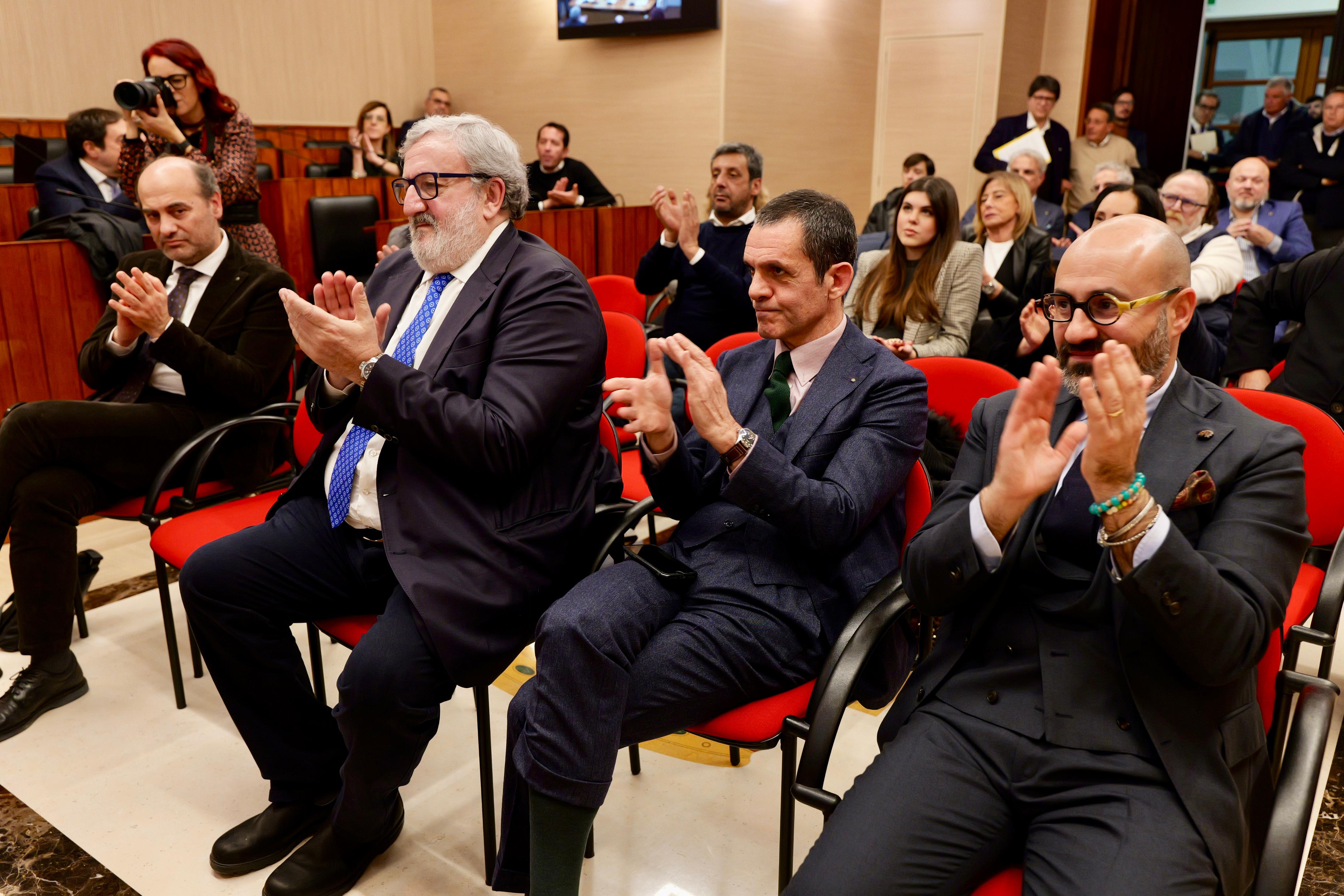 Galleria Premio Giorgio Ambrosoli e Regione Puglia per promuovere lo stato di diritto in funzione dello sviluppo economico e sociale - Diapositiva 8 di 8
