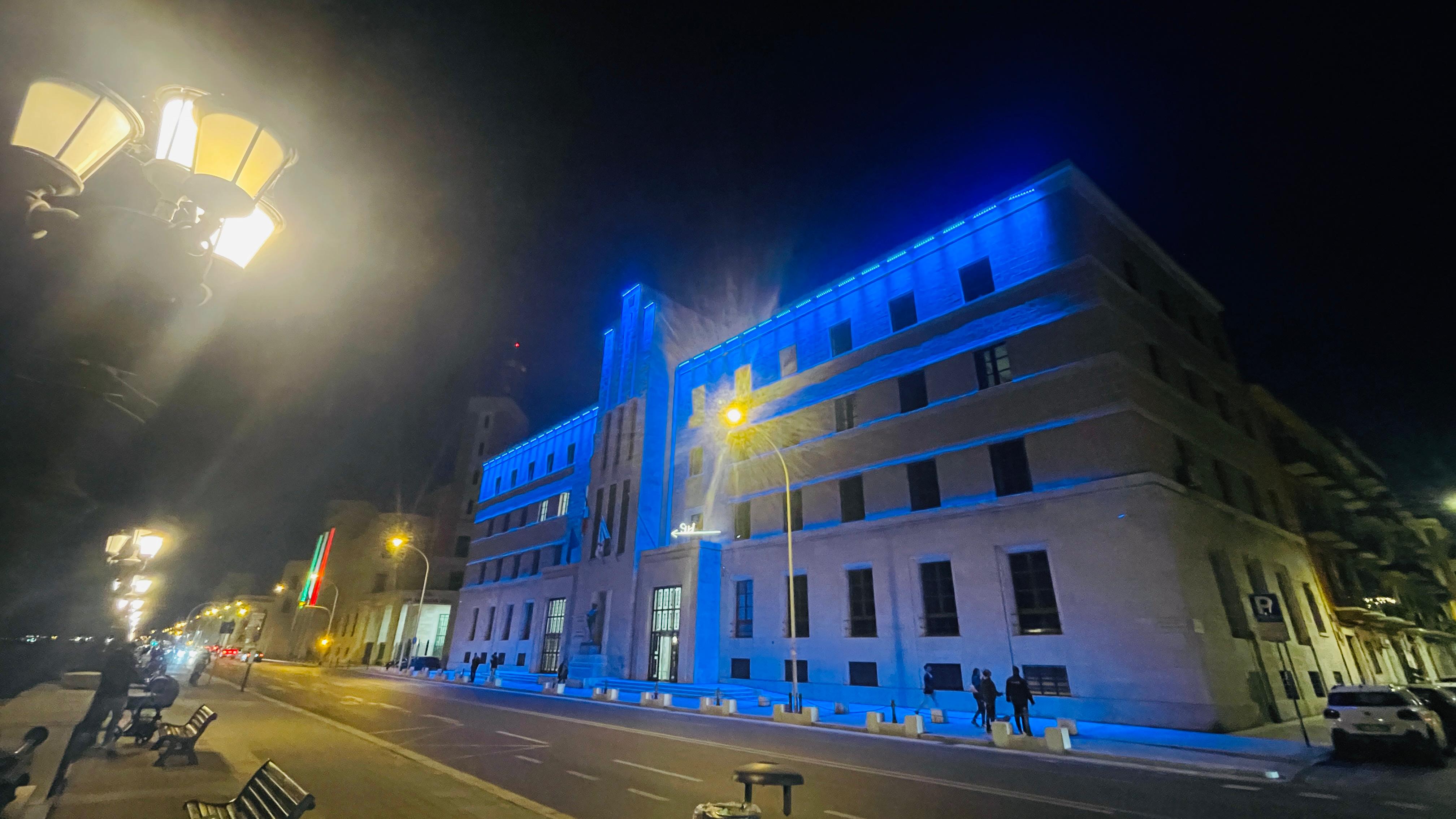Galleria 2 aprile, Giornata della consapevolezza sull'autismo: il Palazzo della Presidenza si illumina di blu - Diapositiva 2 di 5