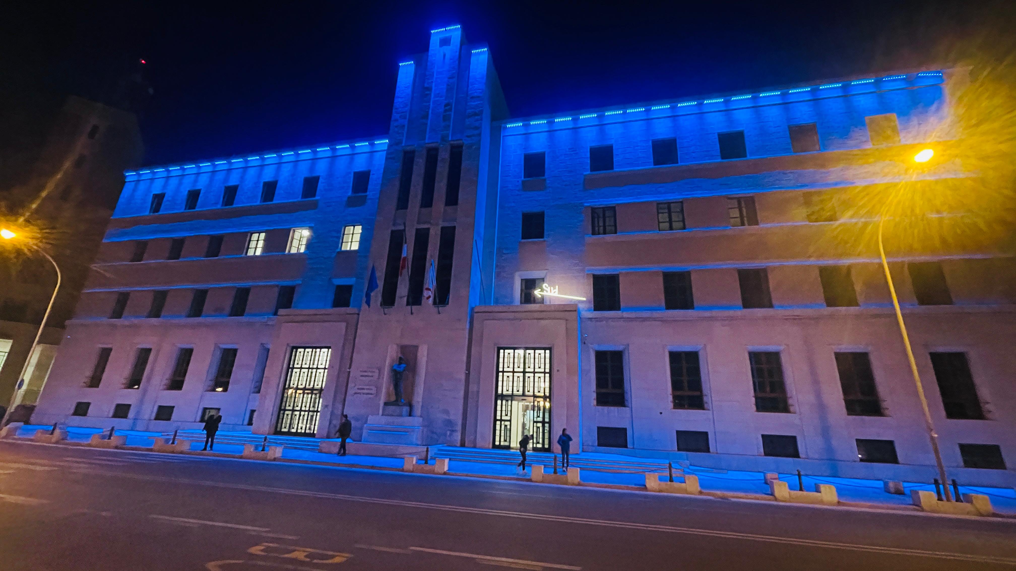 Galleria 2 aprile, Giornata della consapevolezza sull'autismo: il Palazzo della Presidenza si illumina di blu - Diapositiva 3 di 5