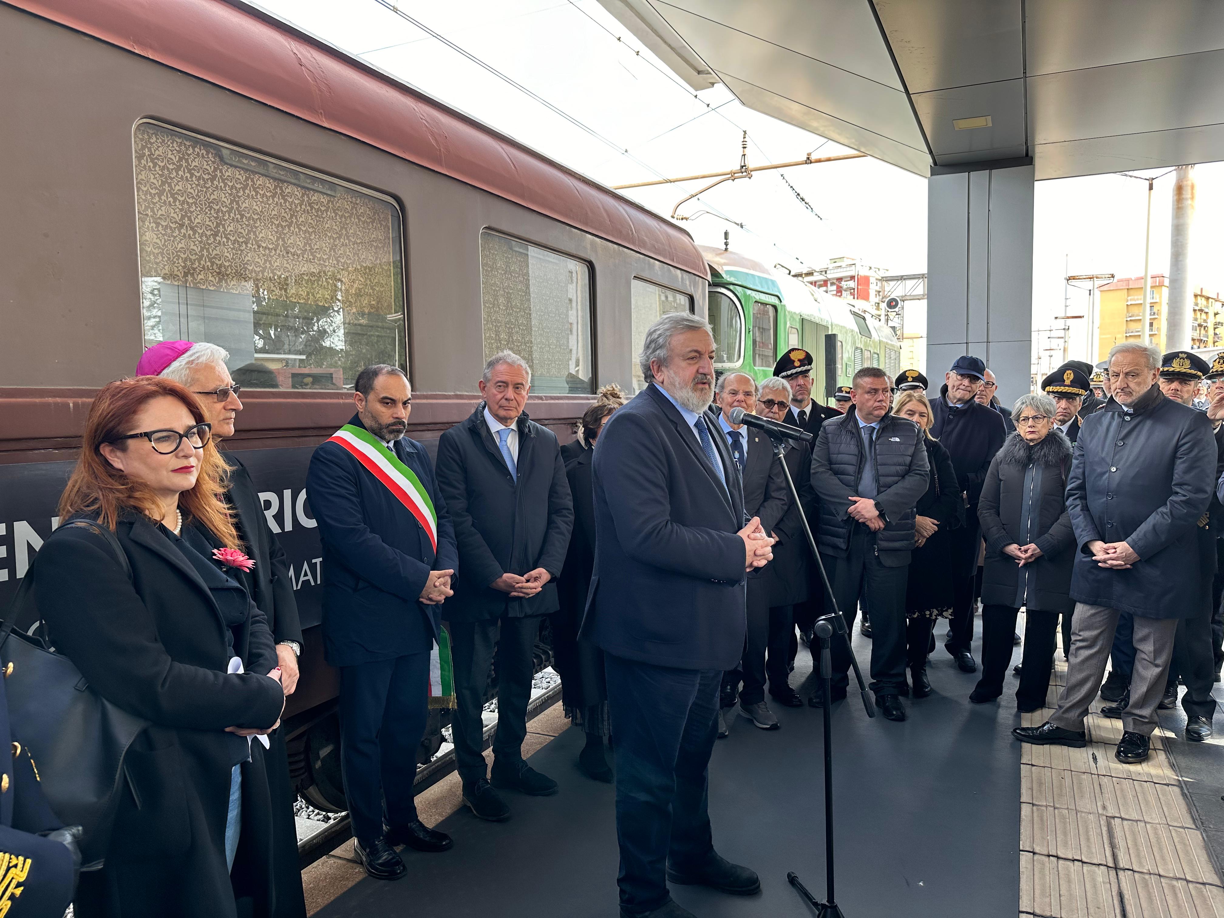 Galleria Treno del Ricordo, cerimonia di chiusura a Taranto con Emiliano, Di Bari e il ministro Urso - Diapositiva 9 di 15