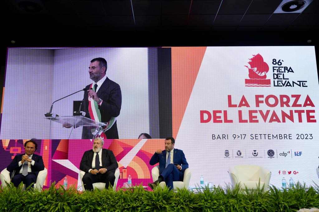 Galleria FdL 2023. 86^ edizione della Fiera del Levante. Discorso del presidente della Regione Puglia Michele Emiliano - Diapositiva 5 di 8